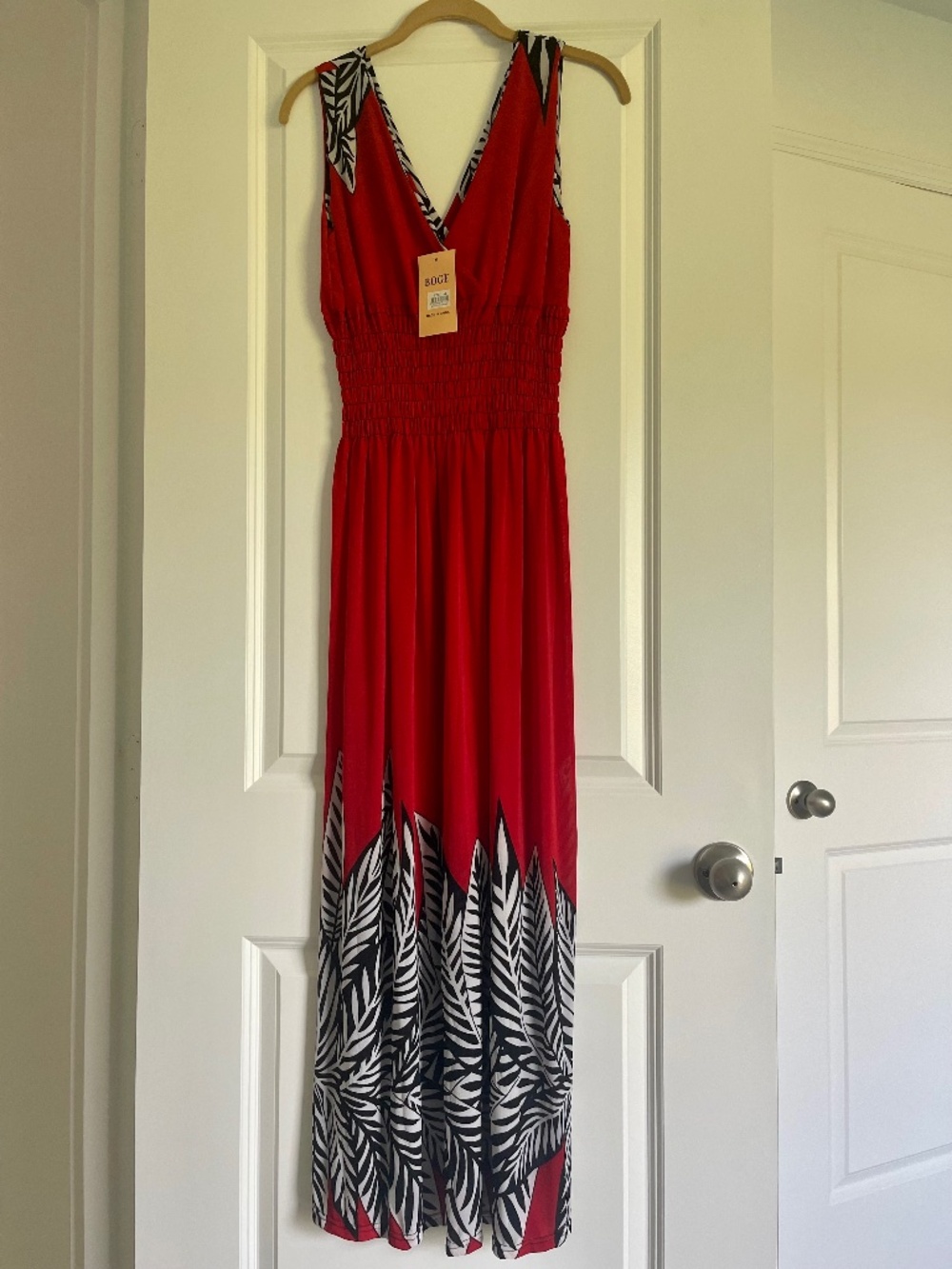 NWT BOGE Womens Maxi Dress Red W Black & White Leaf Pattern V-Neck W Ruched M